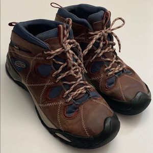 KEEN hiking boots